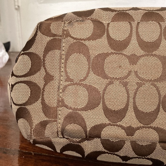 Signature Coach Print Shoulder Bag - Picture 6 of 16